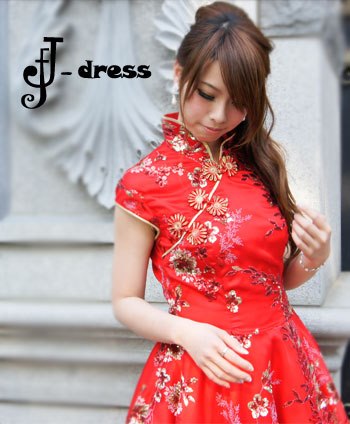 優雅中帶點可愛的中國式長旗袍