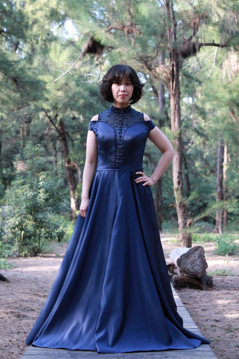 露肩手工缝珠深蓝色长礼服123-0201