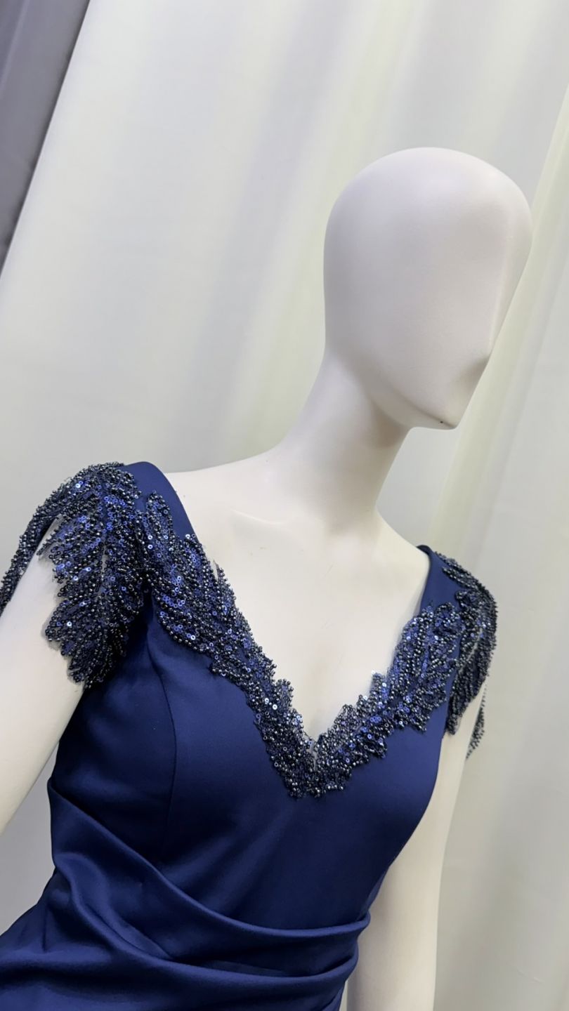 深海藍刺繡 V 領長禮服