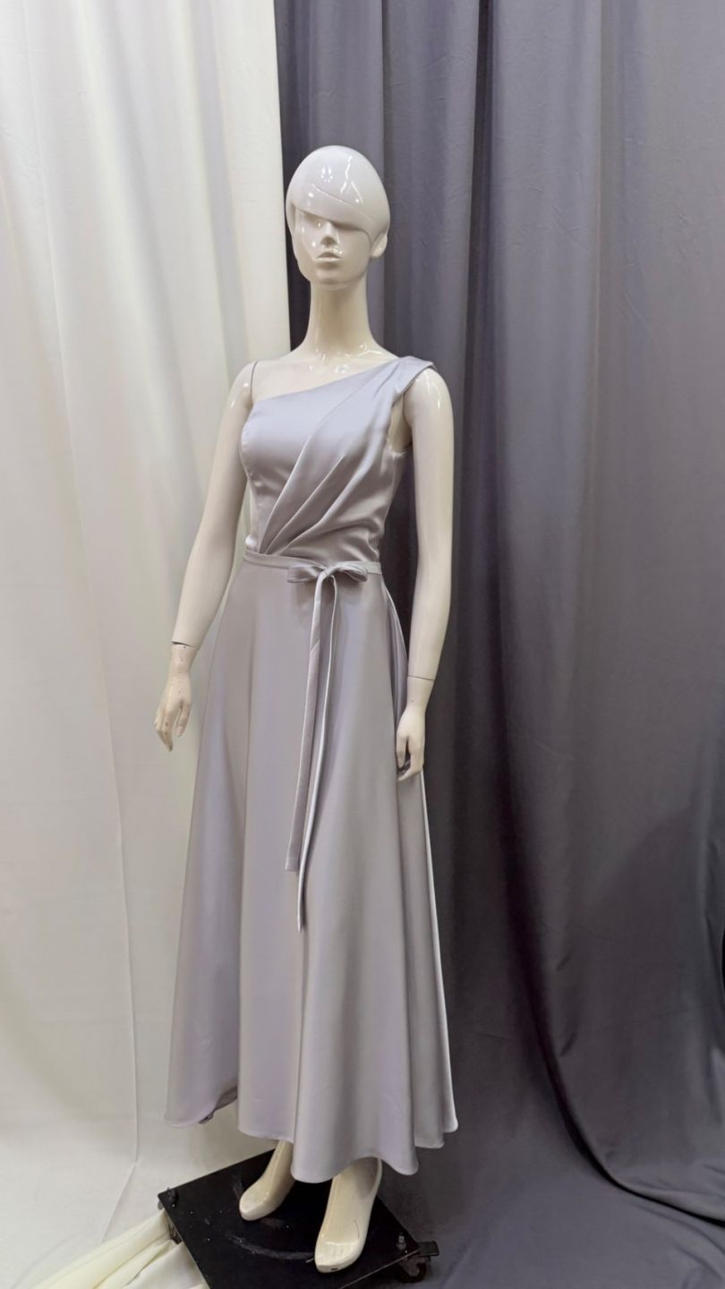 極簡削肩高領禮服