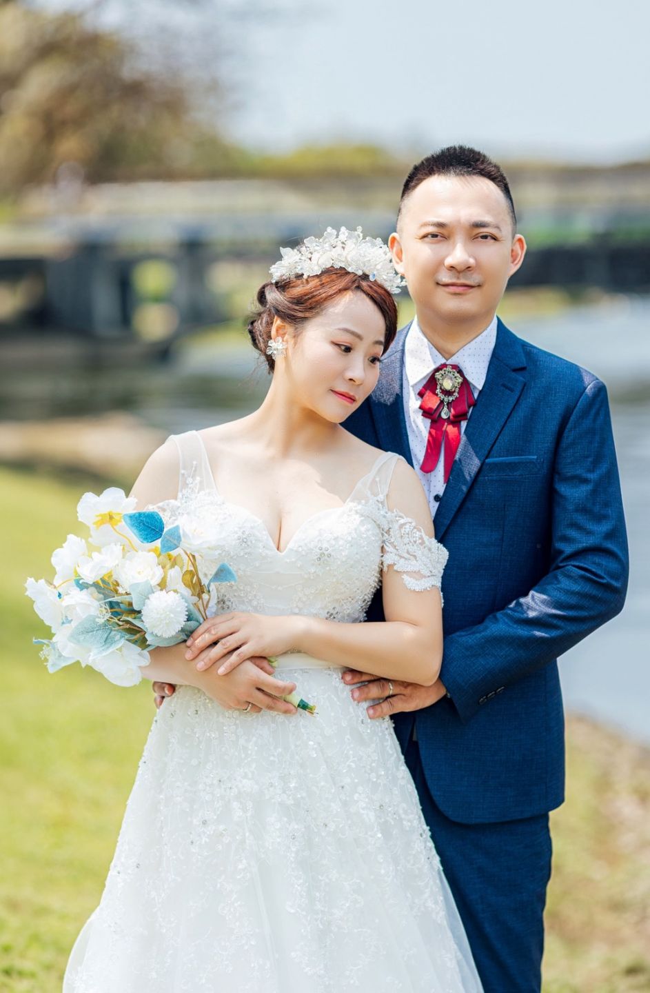白色蕾絲拖尾婚紗－整體造型