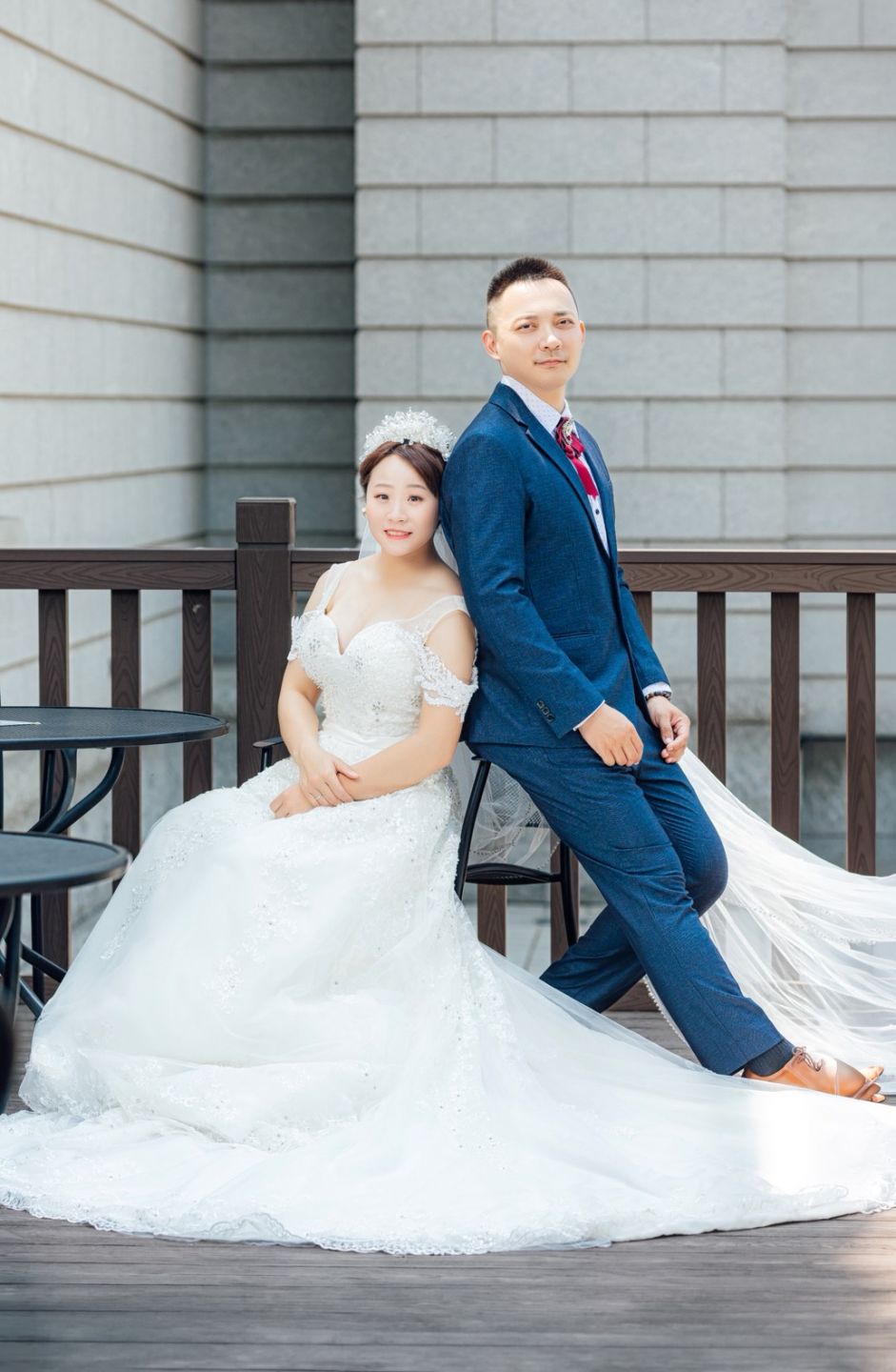 白色蕾絲拖尾婚紗－局部細節
